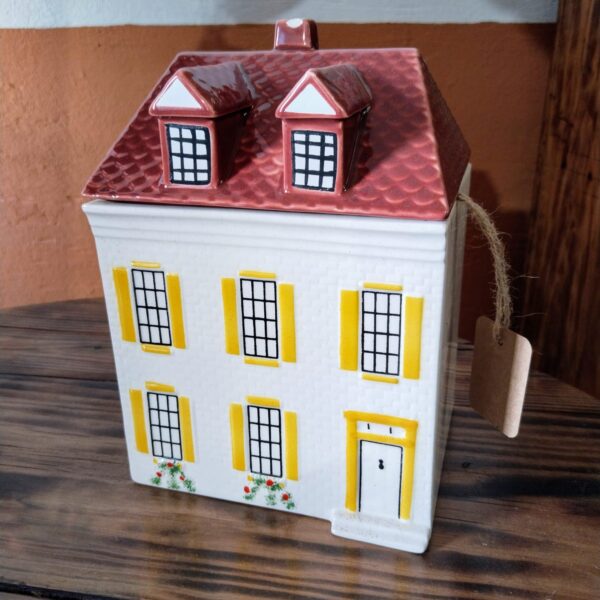 CASA DE PORCELANA