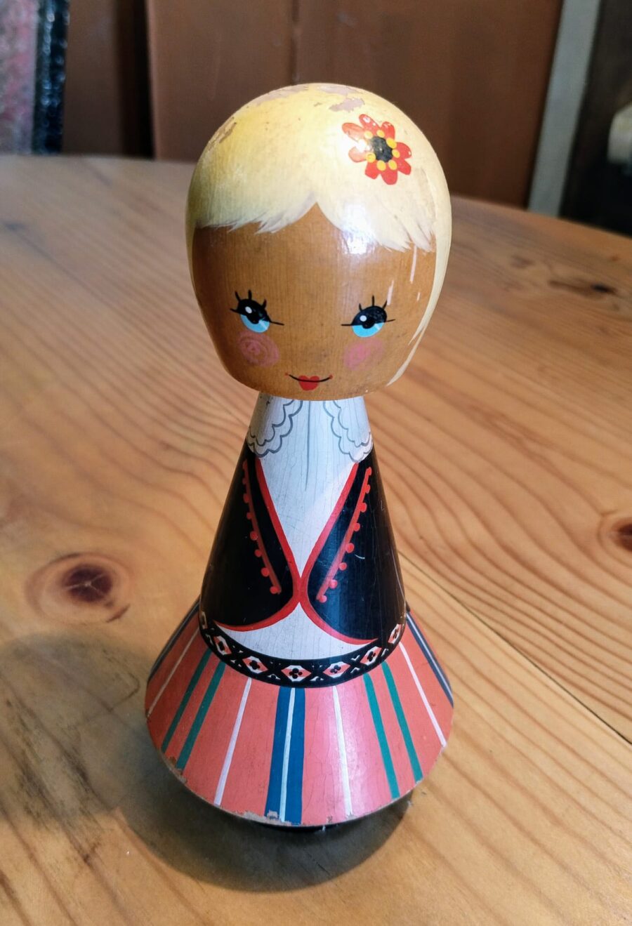 MUÑECA DE MADERA RUSA.