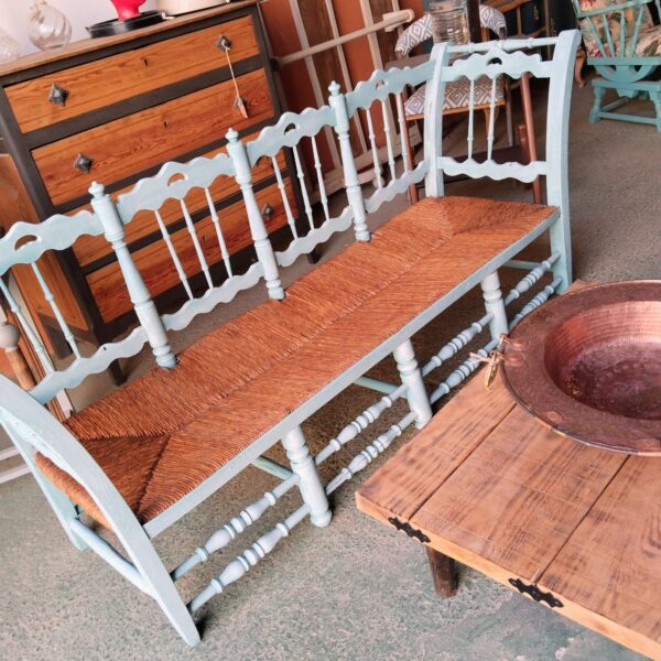 BANCO DE MADERA CON ASIENTO DE ENEA