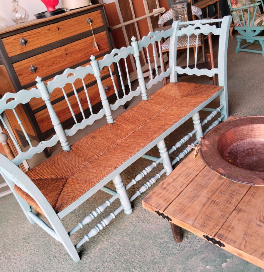 BANCO DE MADERA CON ASIENTO DE ENEA