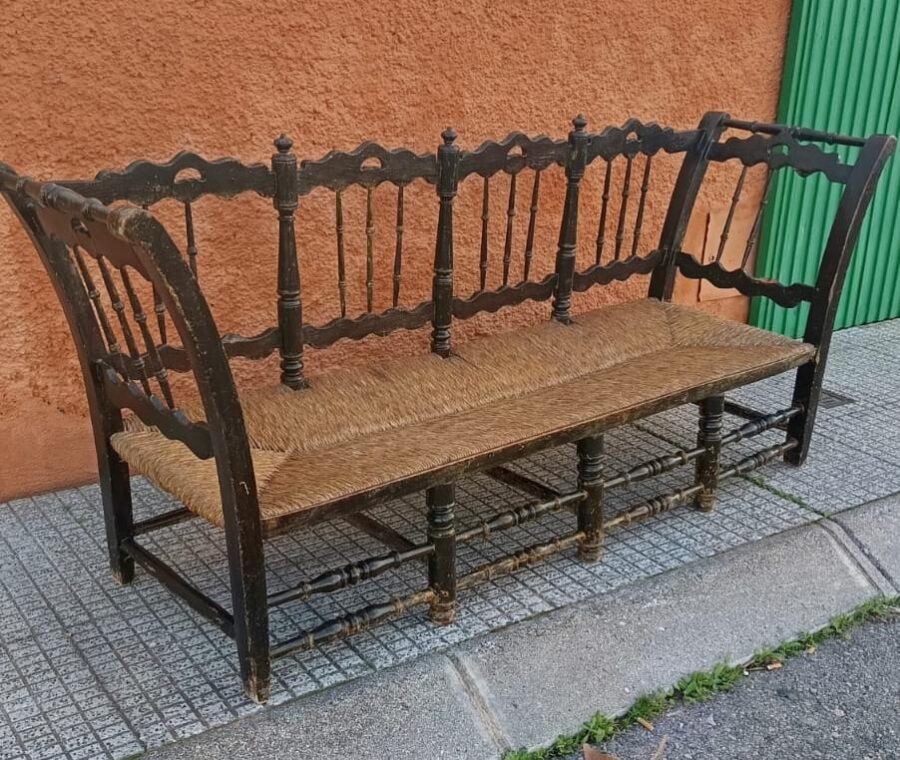 BANCO DE MADERA CON ASIENTO DE ENEA