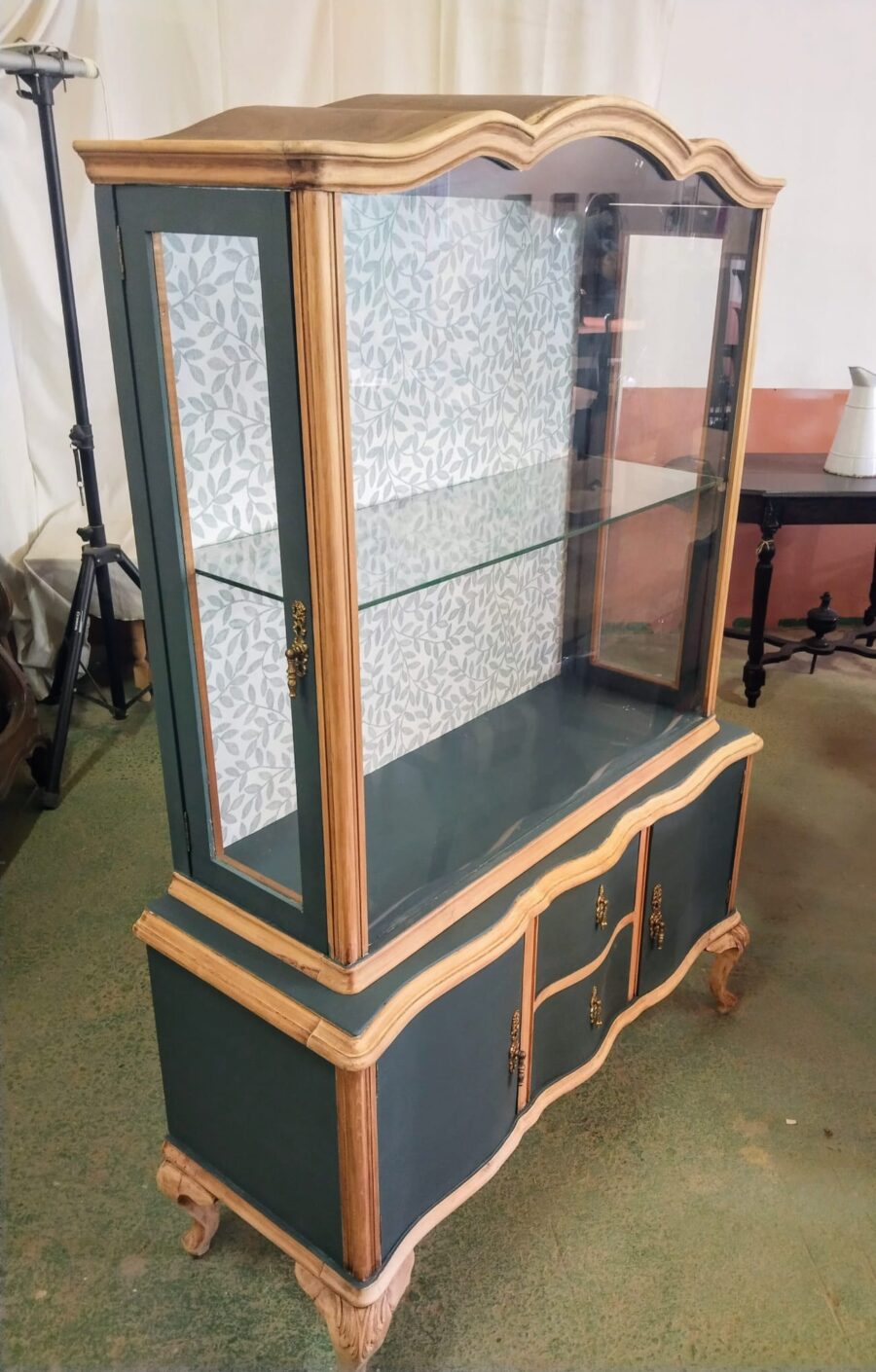 Vitrina de Castaño años 50. "La Belleza atemporal" - Imagen 6