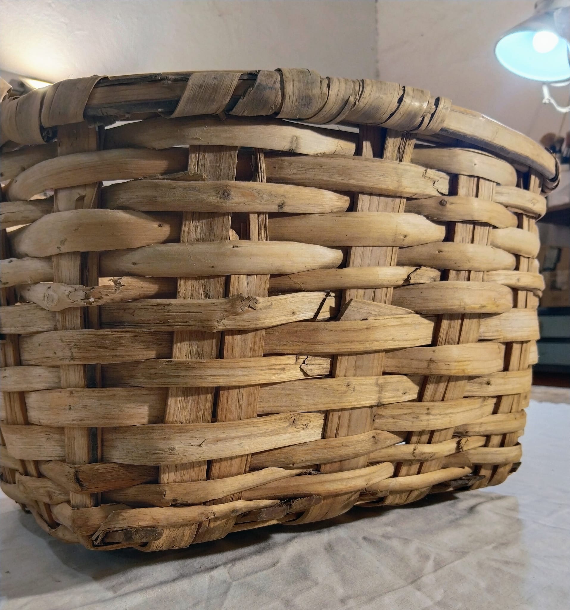 Cesto de Castaño | Autenticidad Trenzada del Siglo XIX - Imagen 3