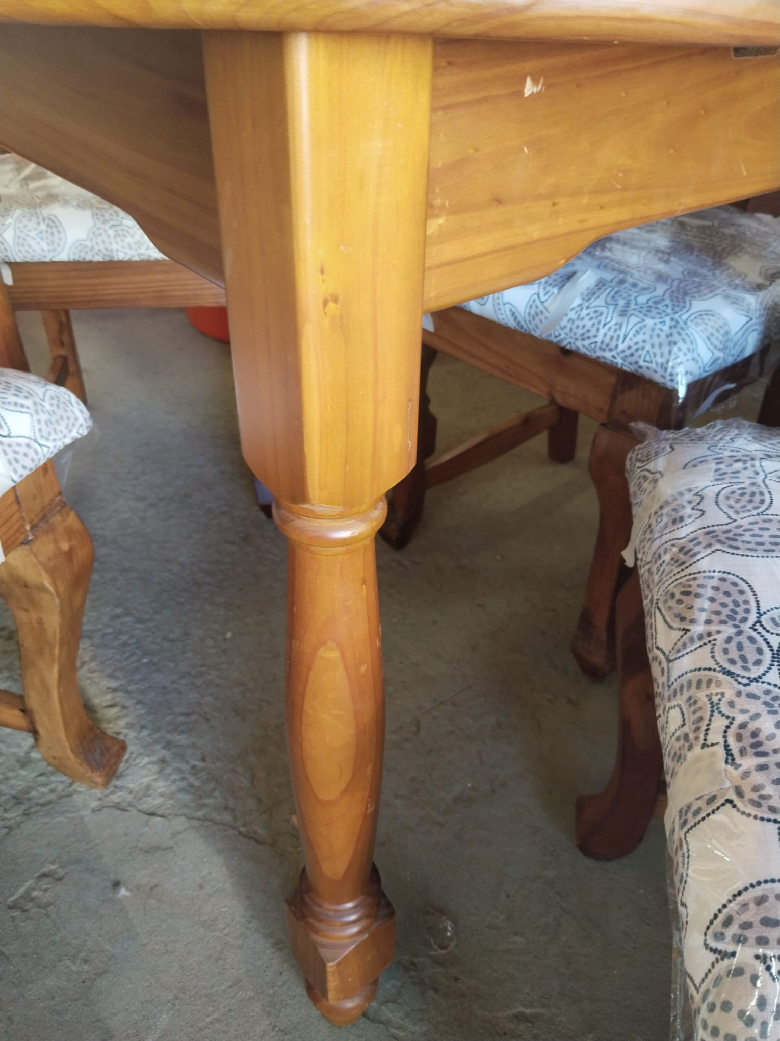 Mesa de comedor redonda extensible de madera de pino macizo para 6 comensales - Imagen 5