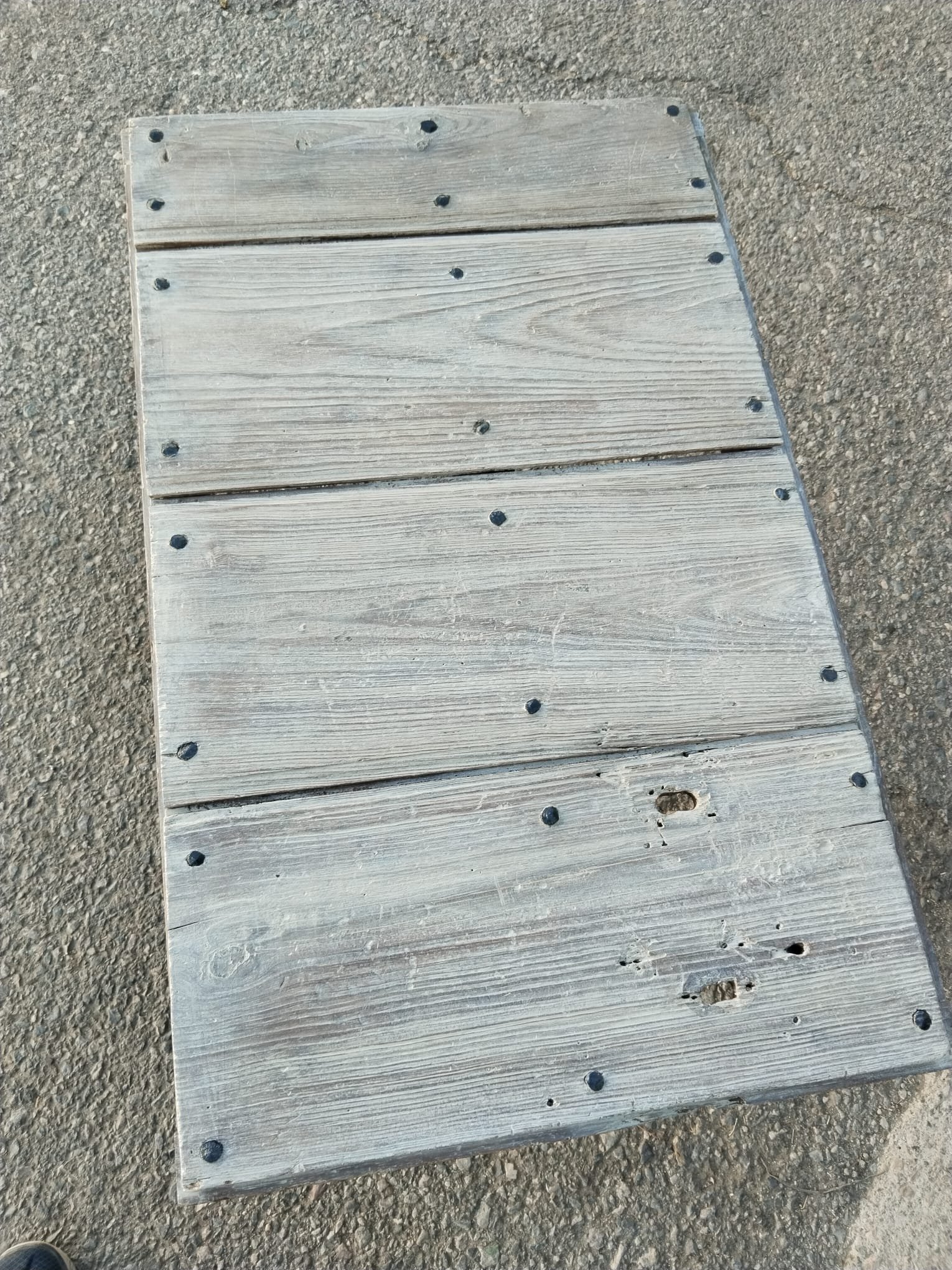 Mesa auxiliar de roble recuperado artesanal | Vetas Restauración - Imagen 2