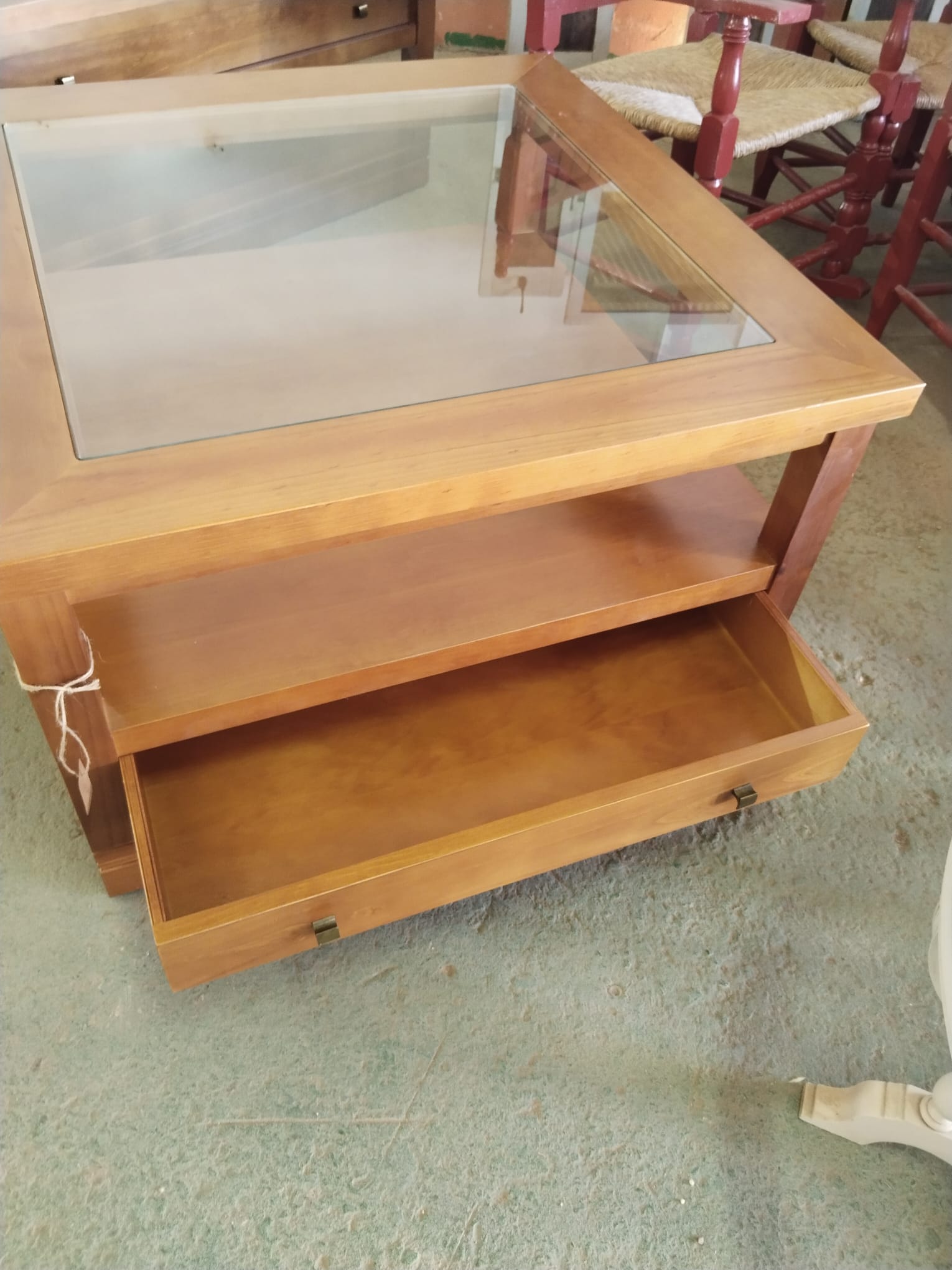 Mesa de centro cuadrada de madera con cristal y cajón de almacenaje - Imagen 4