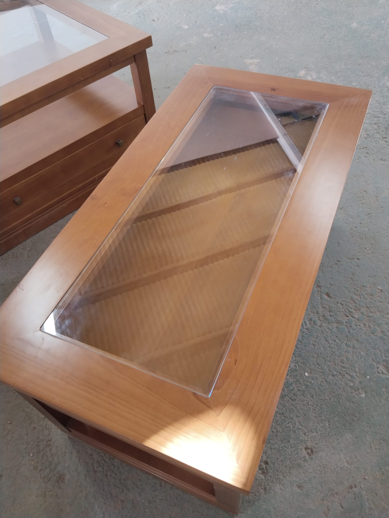 Mesa de centro rectangular de madera con cristal y cajón de almacenaje - Imagen 2