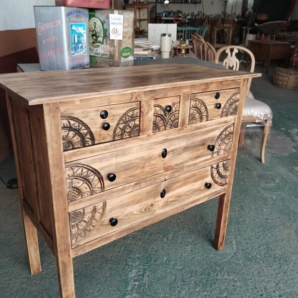**Cómoda de madera recuperada artesanal – Pieza única**
