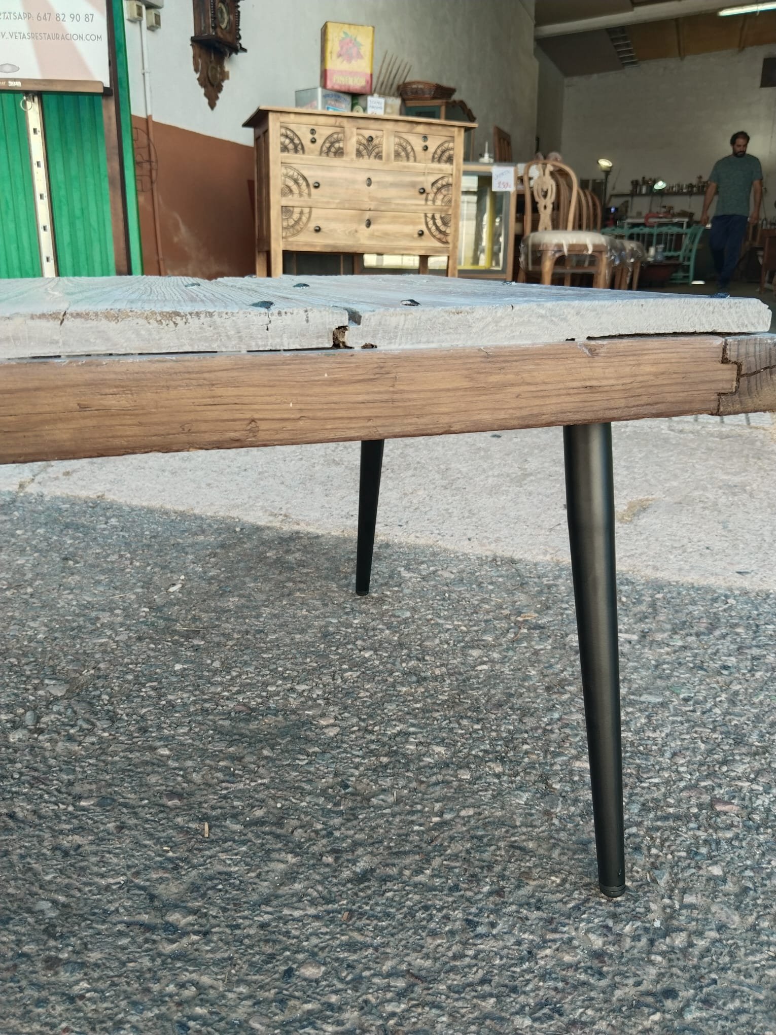 Mesa auxiliar de roble recuperado artesanal | Vetas Restauración - Imagen 6