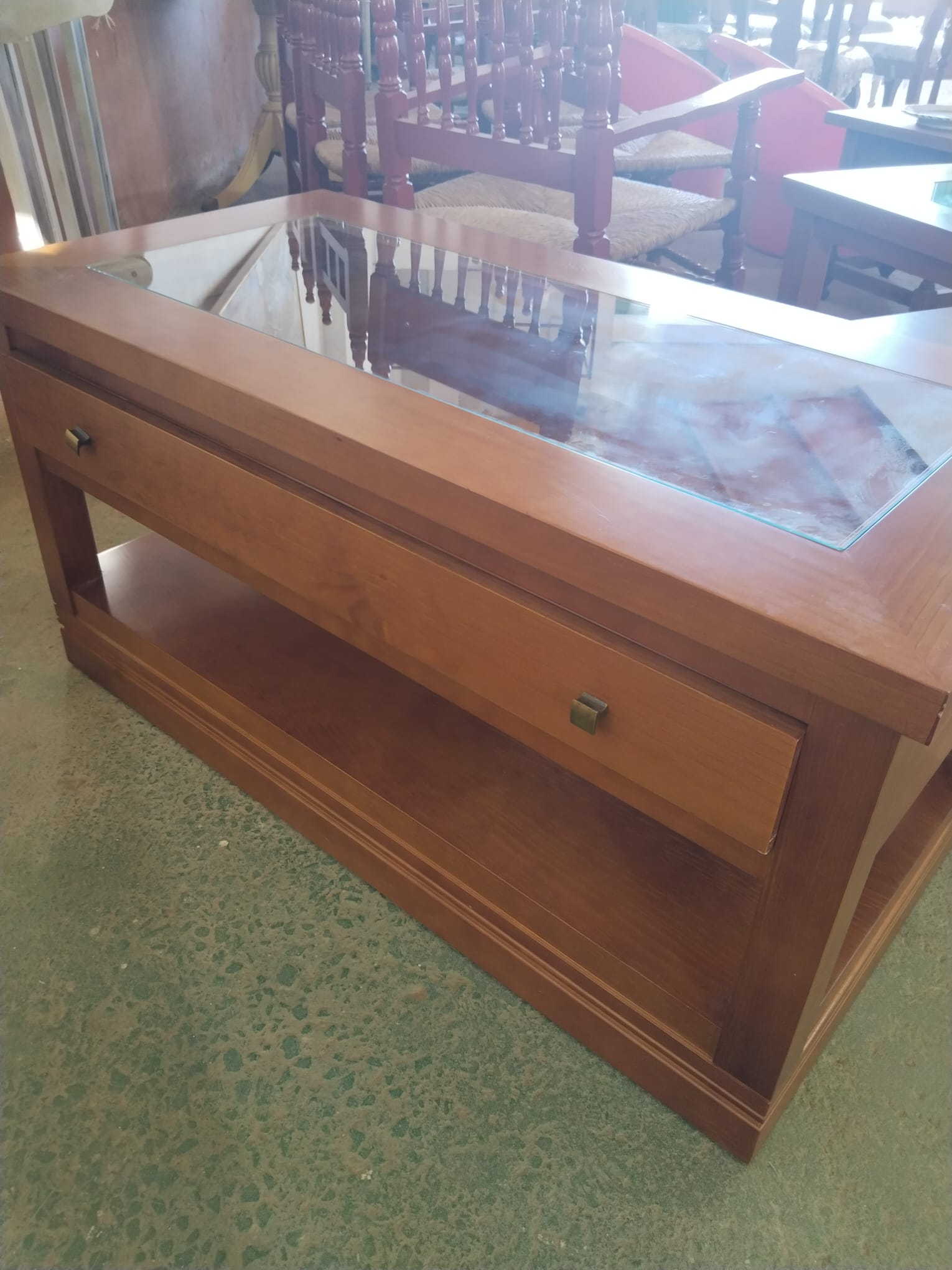 Mesa de centro rectangular de madera con cristal y cajón de almacenaje - Imagen 4