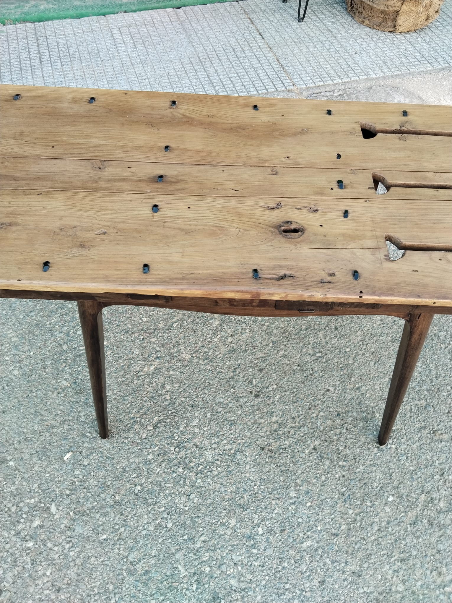 Mesa de madera antigua restaurada – Puerta de alacena de 1890 - Imagen 4