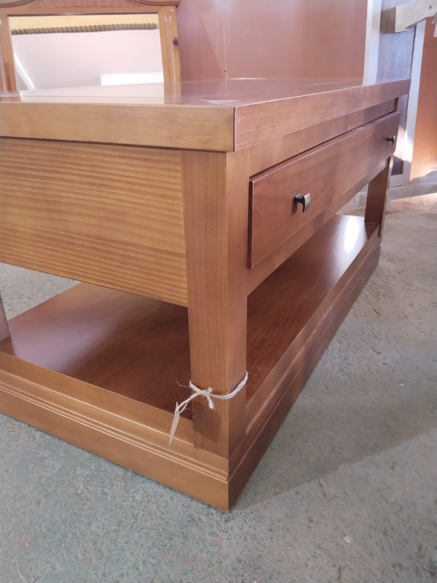 Mesa de centro rectangular de madera con cristal y cajón de almacenaje - Imagen 5