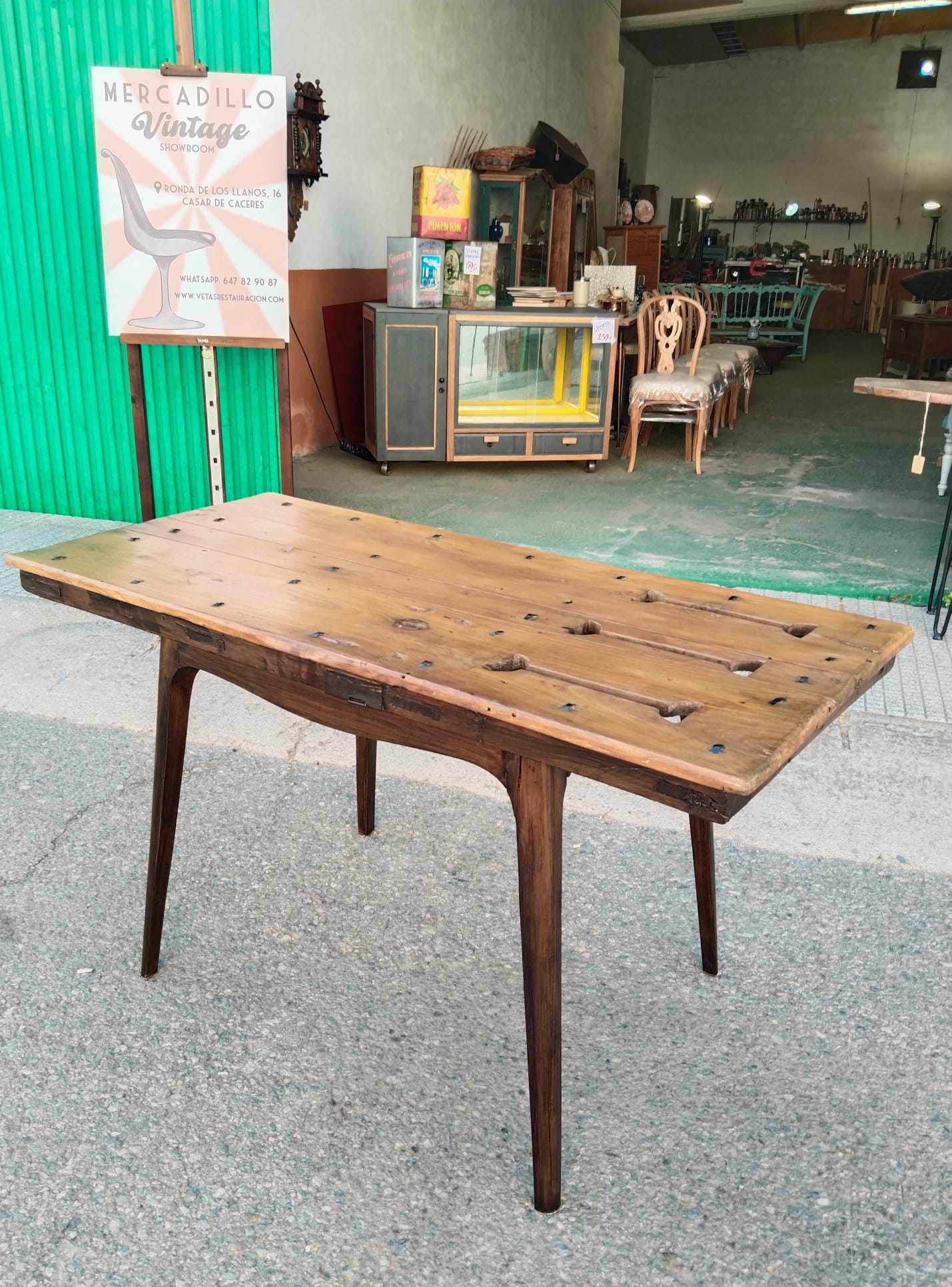 Mesa de madera antigua restaurada – Puerta de alacena de 1890 - Imagen 6