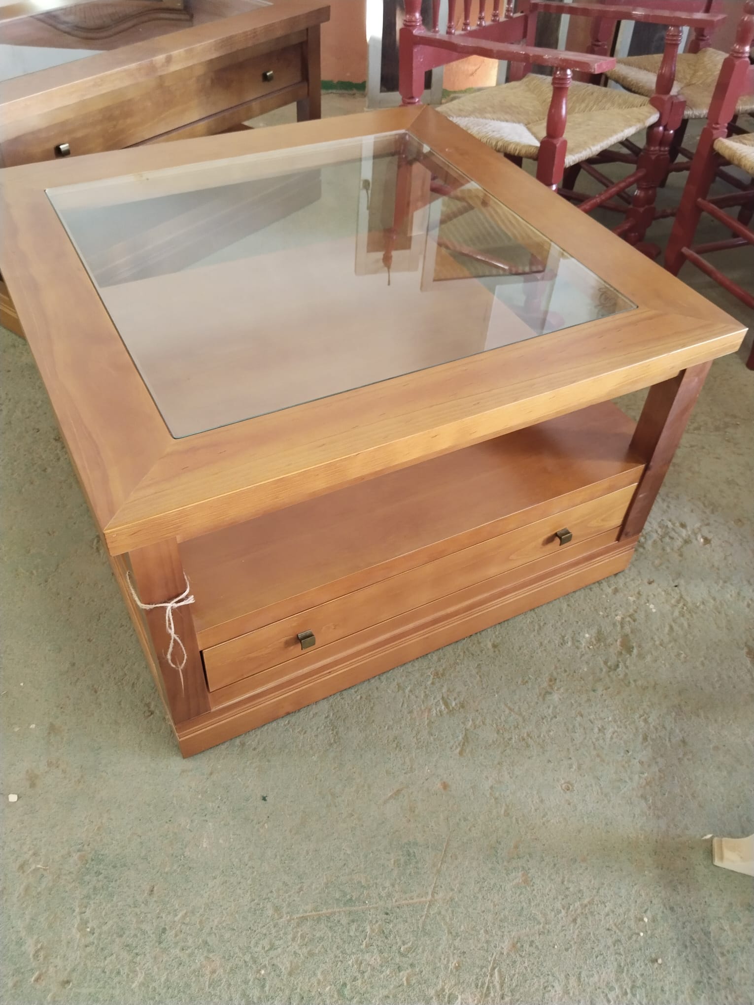 Mesa de centro cuadrada de madera con cristal y cajón de almacenaje - Imagen 5