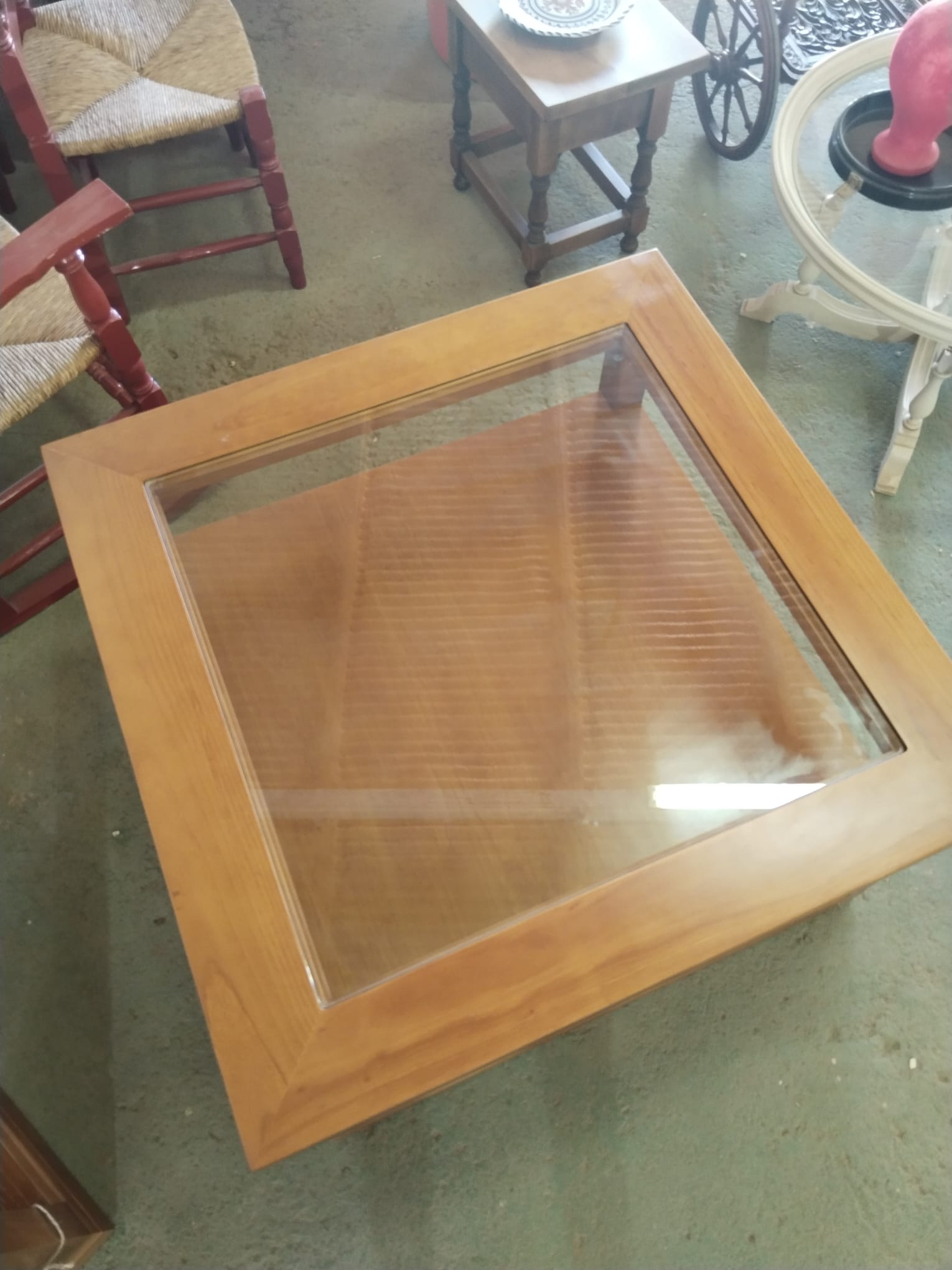Mesa de centro cuadrada de madera con cristal y cajón de almacenaje - Imagen 6