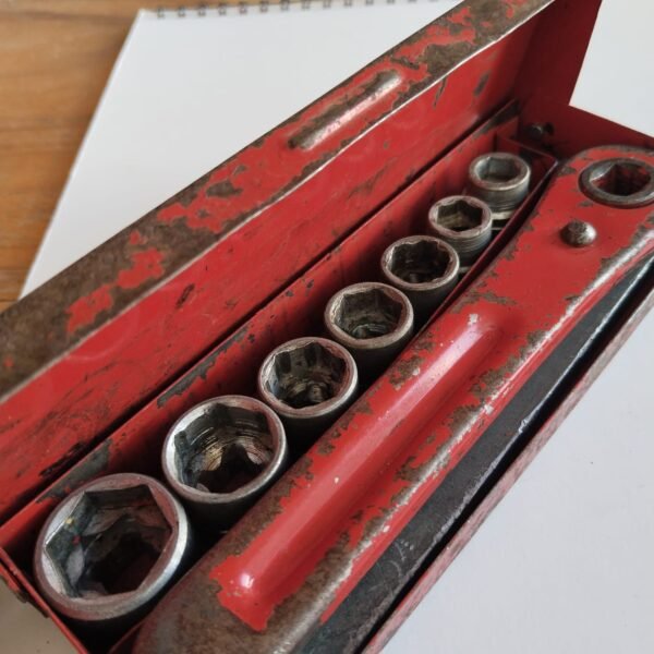 Caja de Herramientas Vintage de los Años 50 – Completa y Original