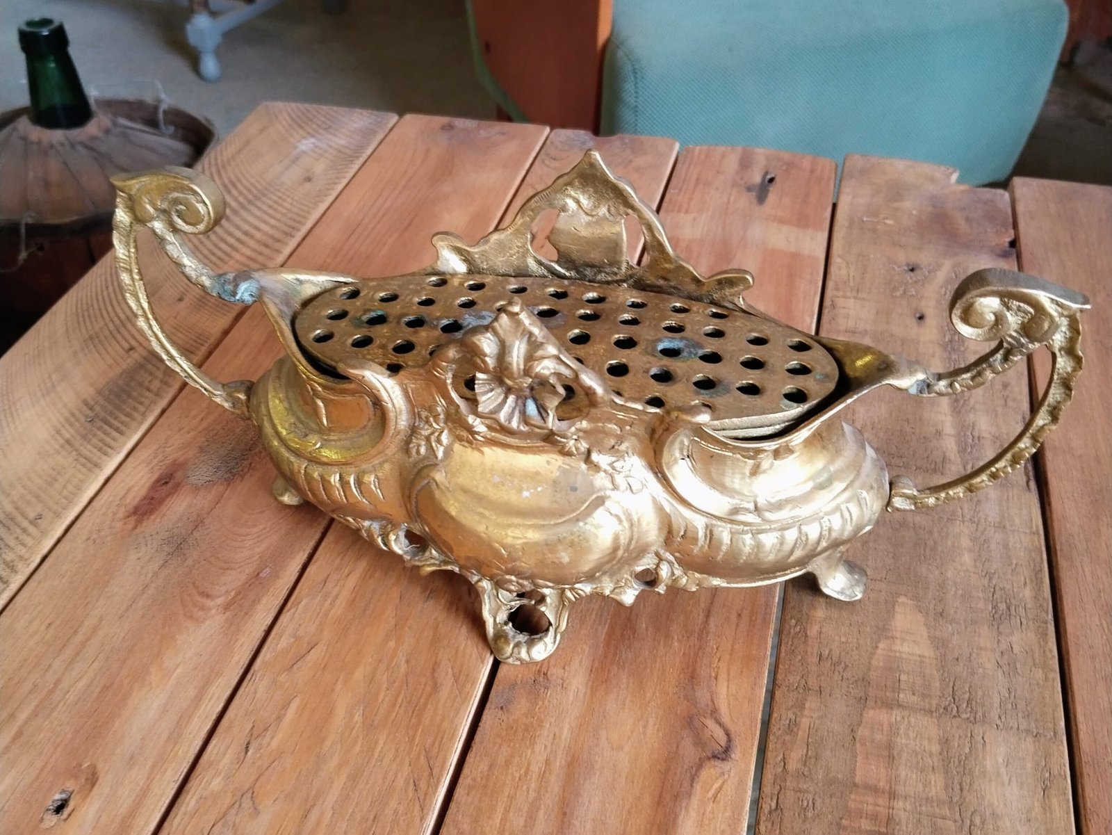 Incensario Antiguo de Metal Dorado con Tapa Calada | Siglo XIX