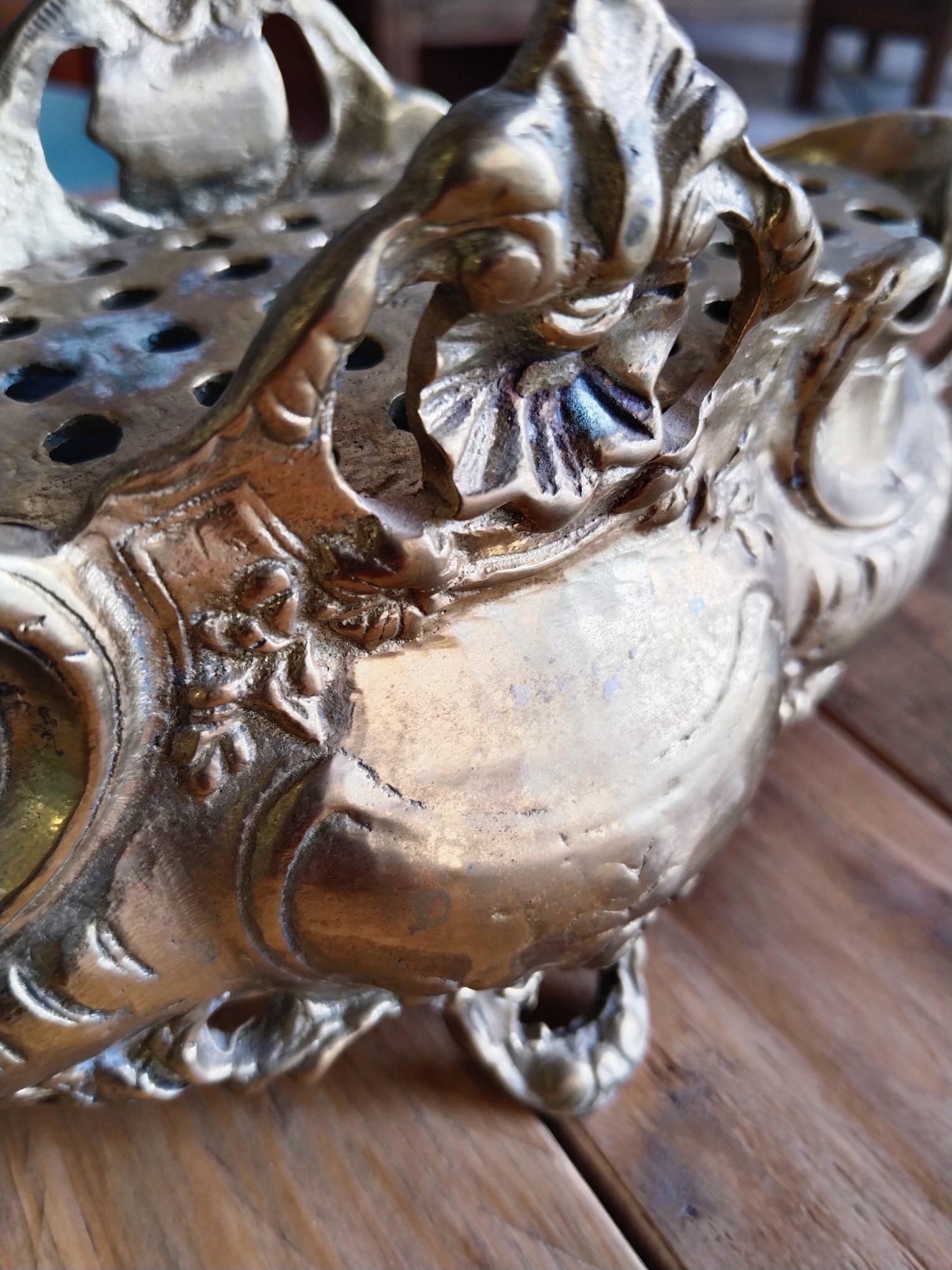 Incensario Antiguo de Metal Dorado con Tapa Calada | Siglo XIX - Imagen 3